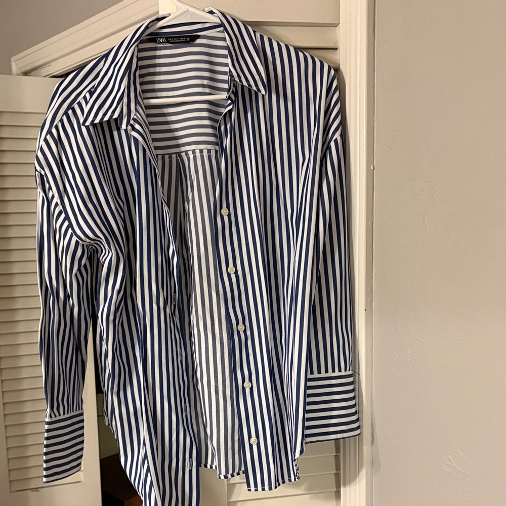 Zara Men's Navy and White Striped Button Down Shirt